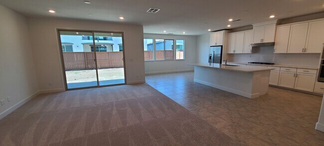 Building Photo - Luxury home in Springlake in Woodland