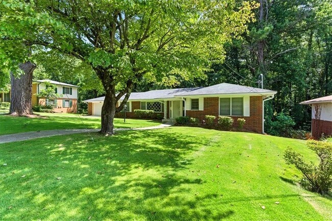 Building Photo - 893 Woodmere Dr NW