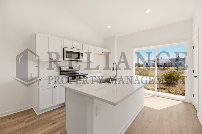 Building Photo - 5243 N Pinecrest Ct