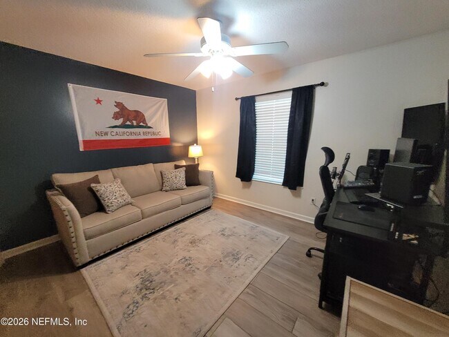 Building Photo - 906 County Rd 217