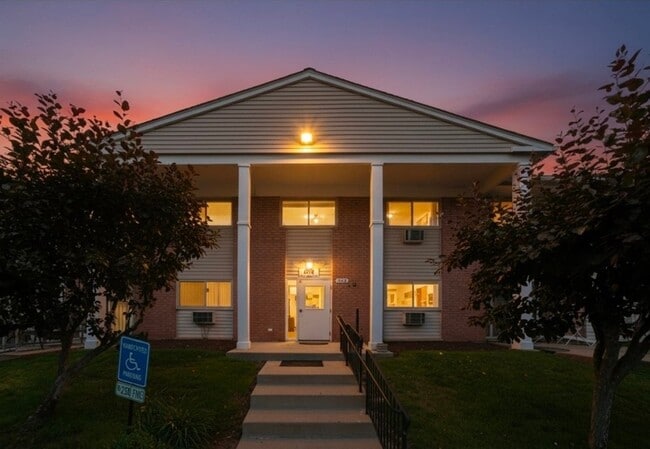 Building Photo - 670 Marilyn Ave