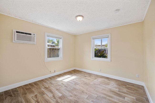 Building Photo - 5409 N Flagler Dr