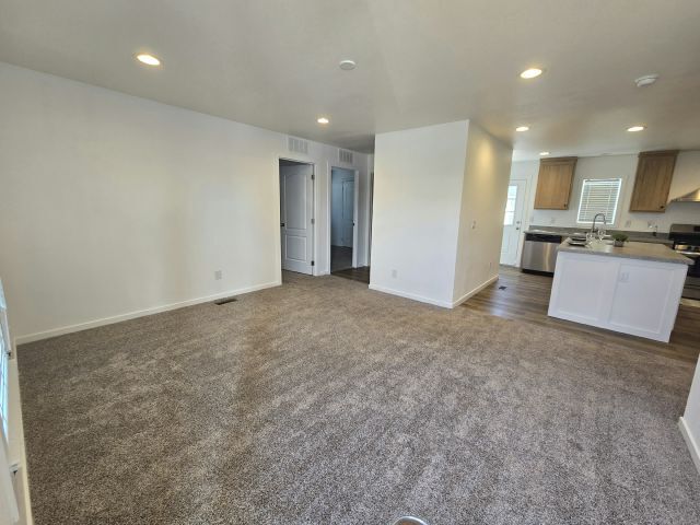 Building Photo - 4650 E Carey Ave