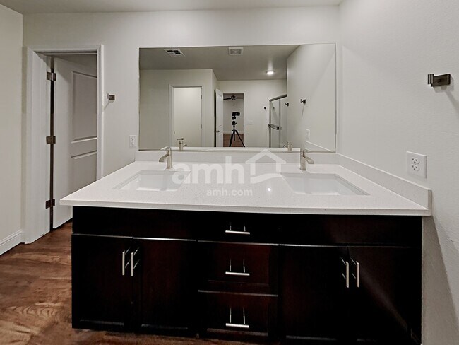Building Photo - 711 Terrain Star Ave