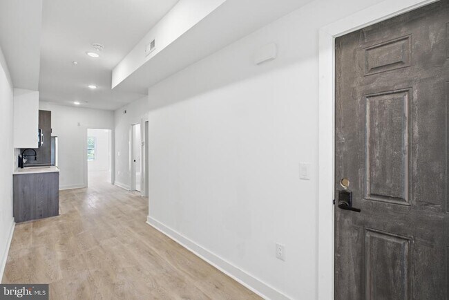 Building Photo - 669 N 39th St