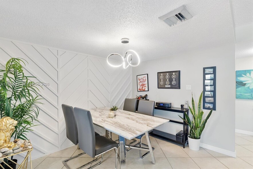 Building Photo - 18031 Biscayne Blvd