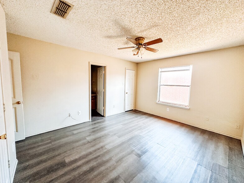 Building Photo - 6111 7th St