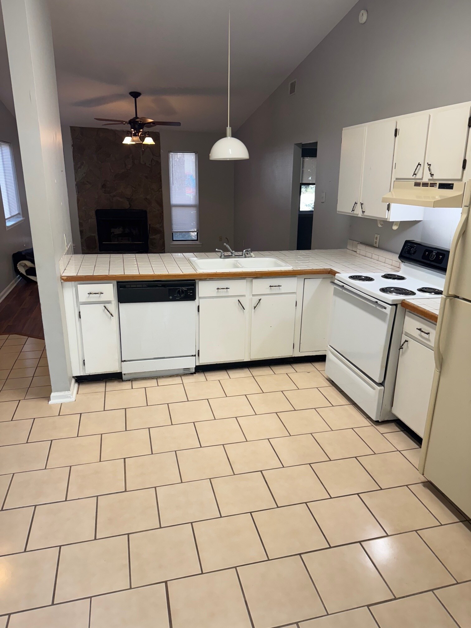 Building Photo - 268 Somerset Dr