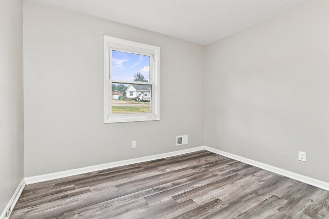Building Photo - 400 Richcreek Rd