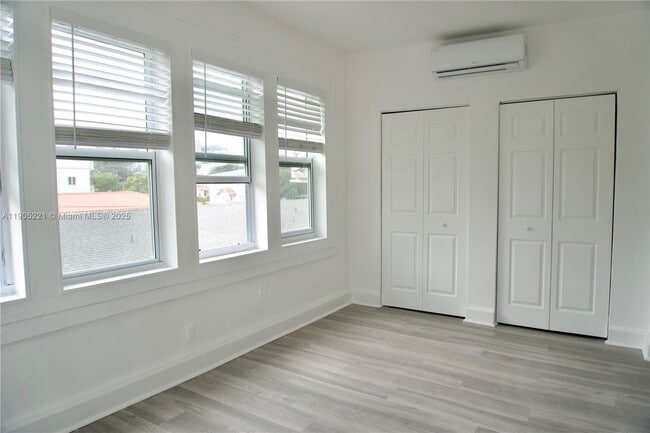 Building Photo - 501 SW 6th Ct