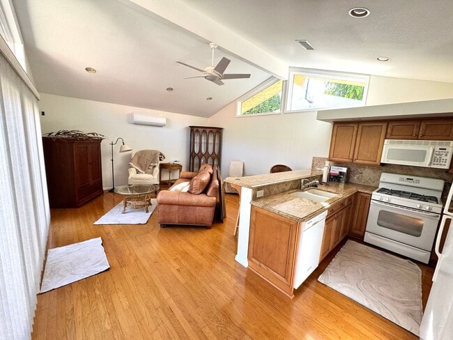 Building Photo - Quiet cul-de-sac Ondulando home with attached ADU included!!