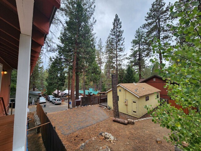 Building Photo - 221 - Steelhead Ave Duplex