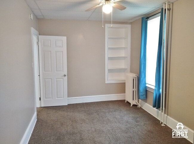 Building Photo - 5 Bed / 2 Bath Single Family Duplex