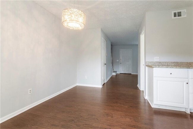 Building Photo - 1441 Springleaf Cir SE