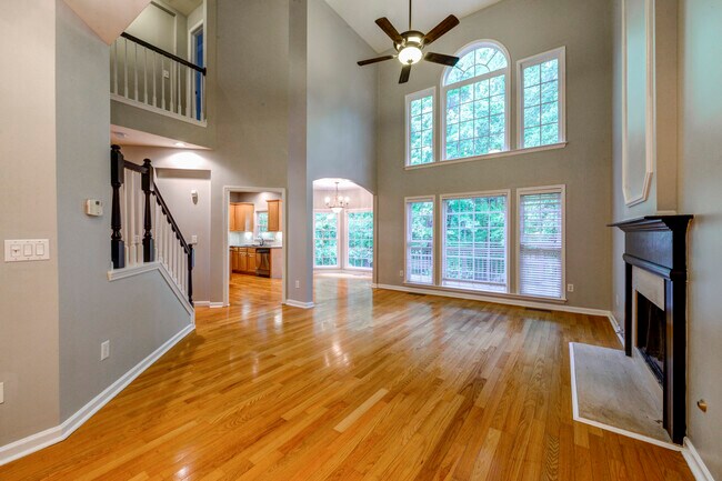 Building Photo - 3627 Chestnut Dr