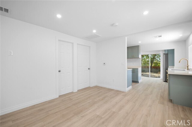 Building Photo - 10607 Whitegate Ave