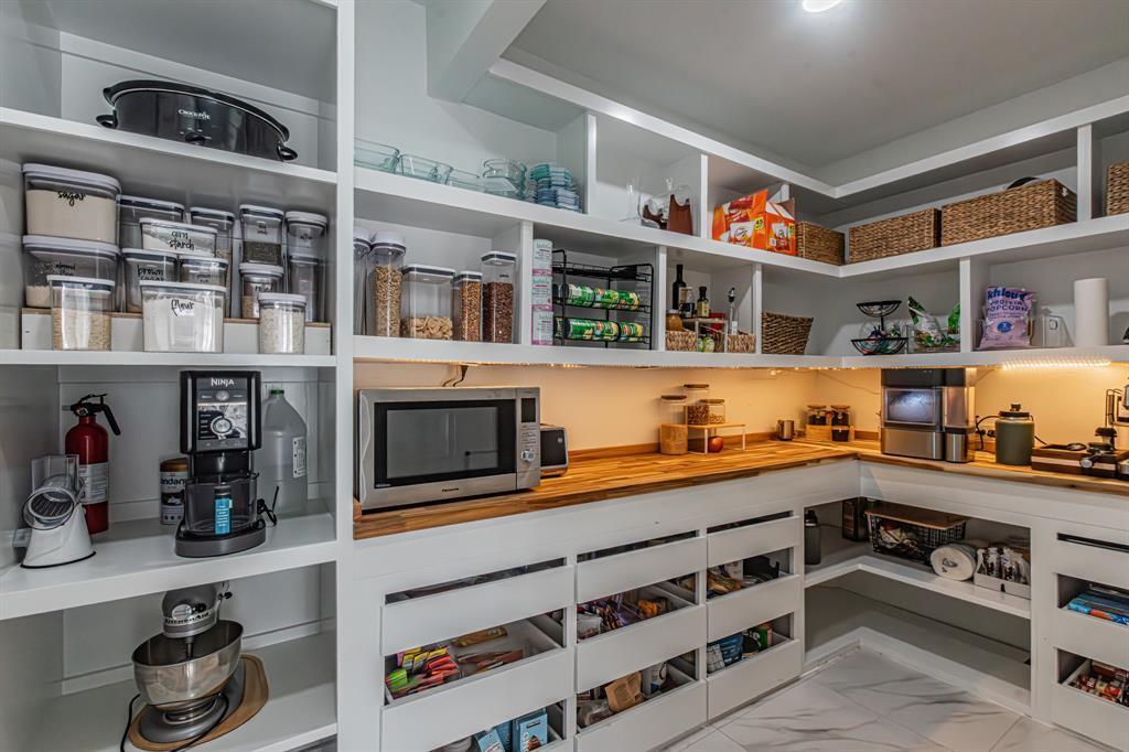 Building Photo - 5332 El Campo Ave