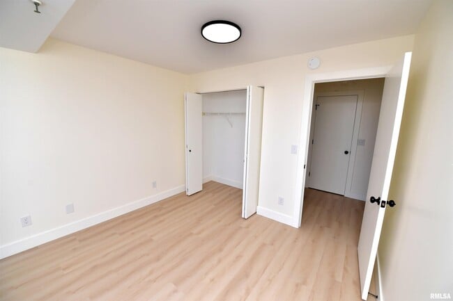 Building Photo - 123 SW Jefferson Ave