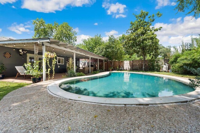 Building Photo - 4412 Dovemeadow Dr