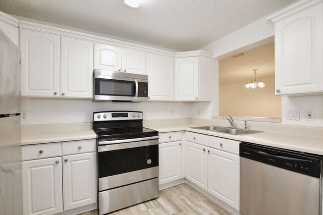 Building Photo - Spacious 3/2 Condo with a Cover Patio Area in the Desirable Palm Villas - Kissimmee!