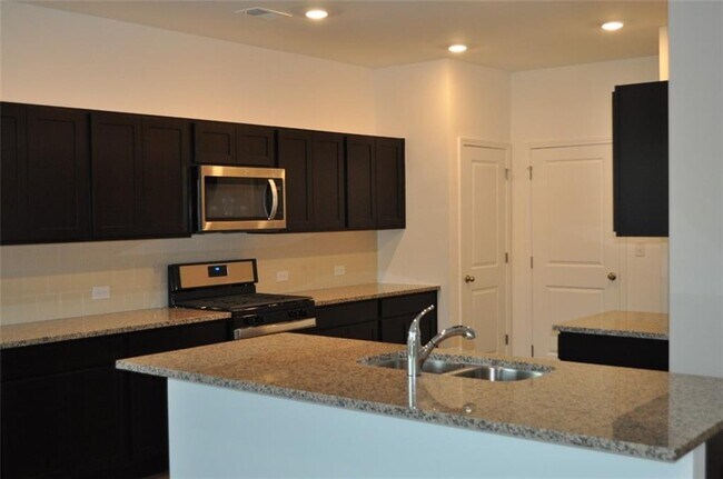 Building Photo - 5745 Thornton Dr