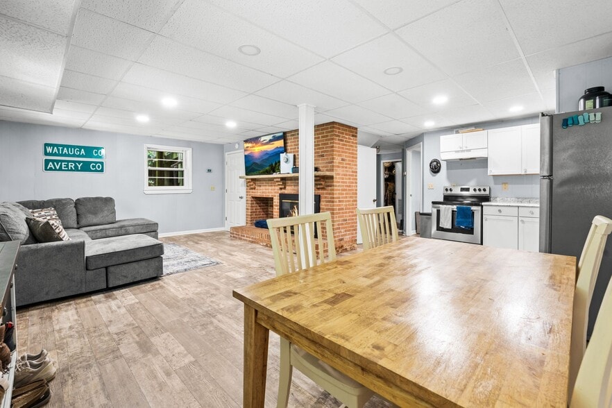 Building Photo - 864 Trojan Horse Cir