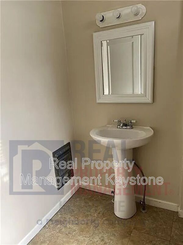 Building Photo - 33 Merritt Ave