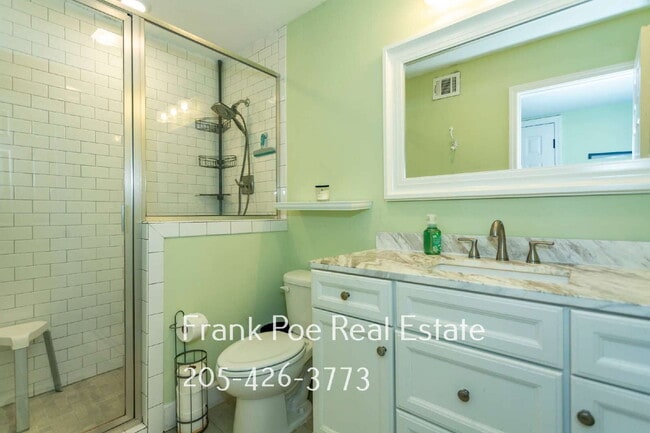 Building Photo - Charming 3-Bedroom Condominium in Birmingham!