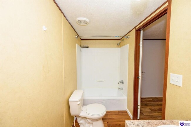 Building Photo - 65 Thurman St