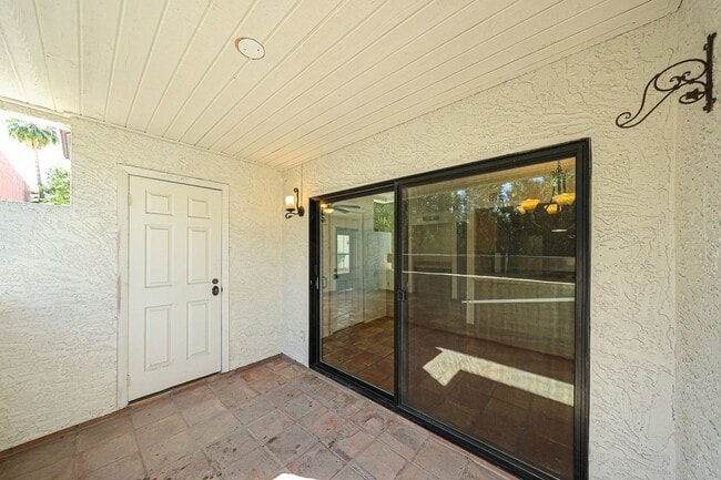 Building Photo - Great Downtown Scottsdale Location!