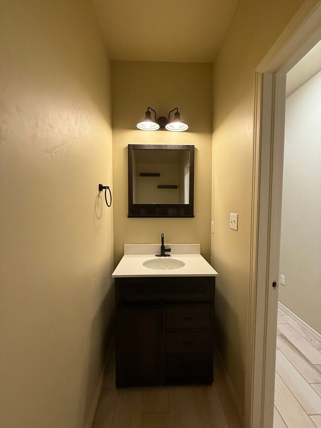 Building Photo - Charming 3BD/2.5BA with Garage in Legends West - Available Now!