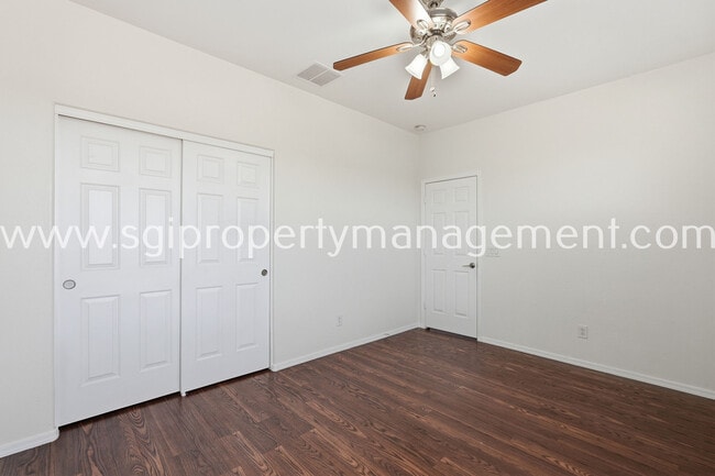 Building Photo - 6827 N 71st Dr