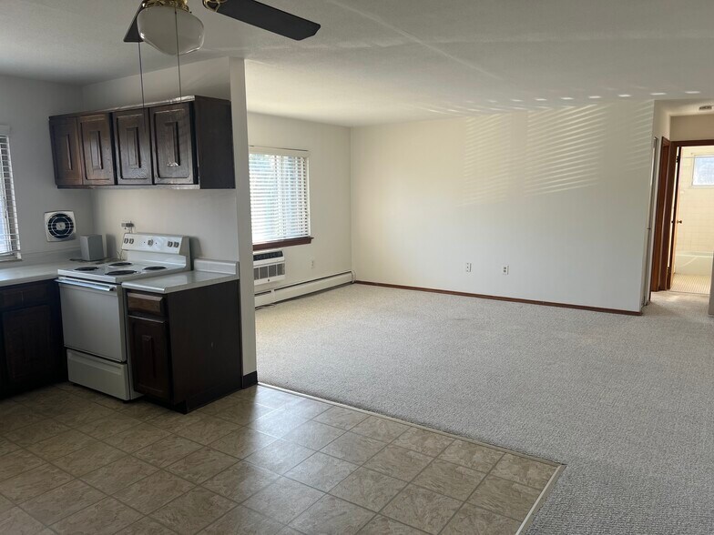 Building Photo - 181 Oakwood Ave