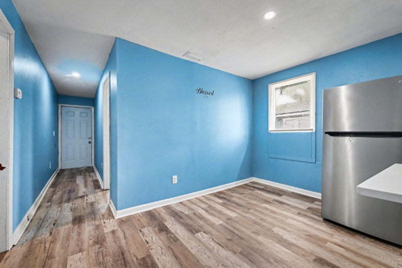 Building Photo - 250 Vernis Ave