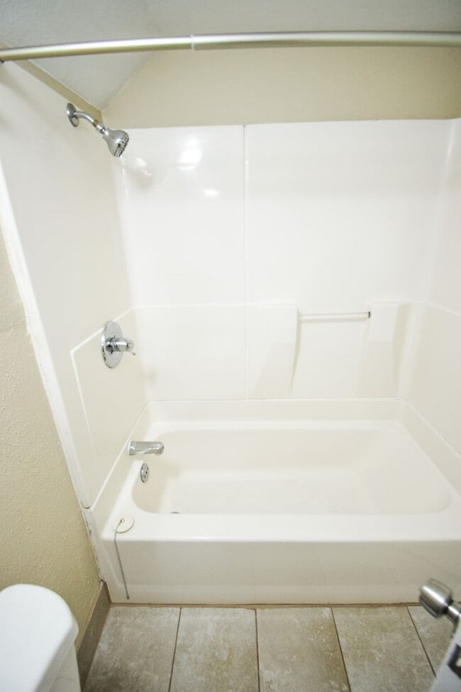 Building Photo - Beautiful 4 Bed 2 Bath Home in NE Portland!
