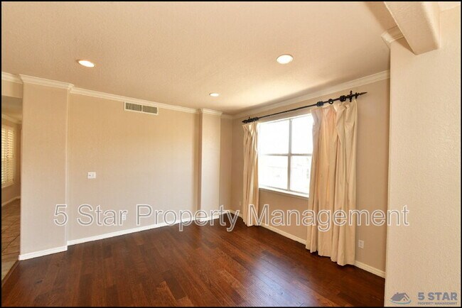 Building Photo - 6598 Eagle Ridge Dr