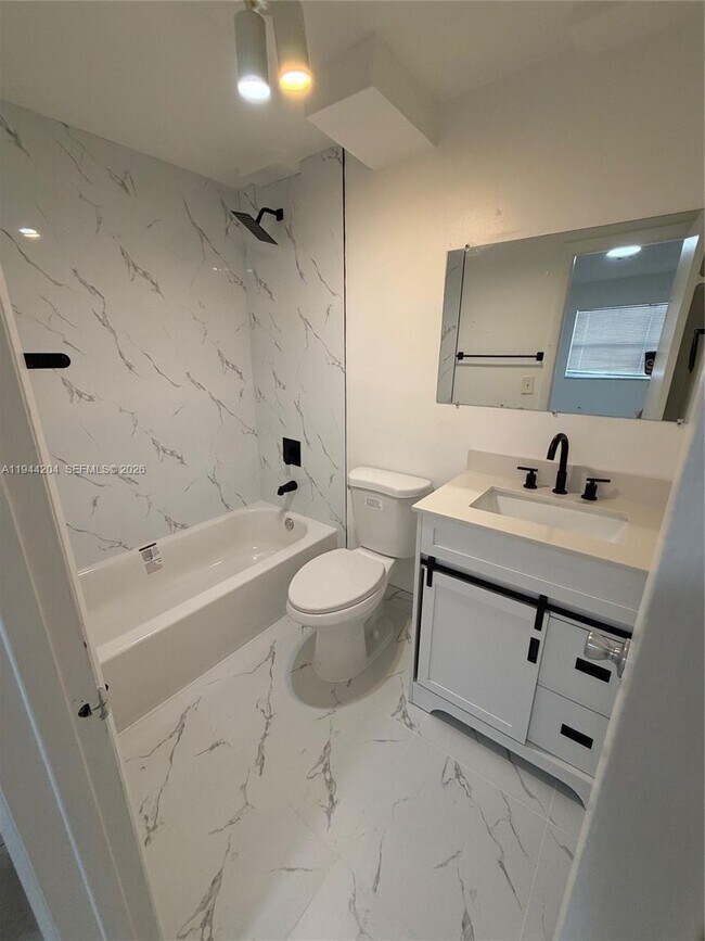 Building Photo - 8060 N Colony Cir