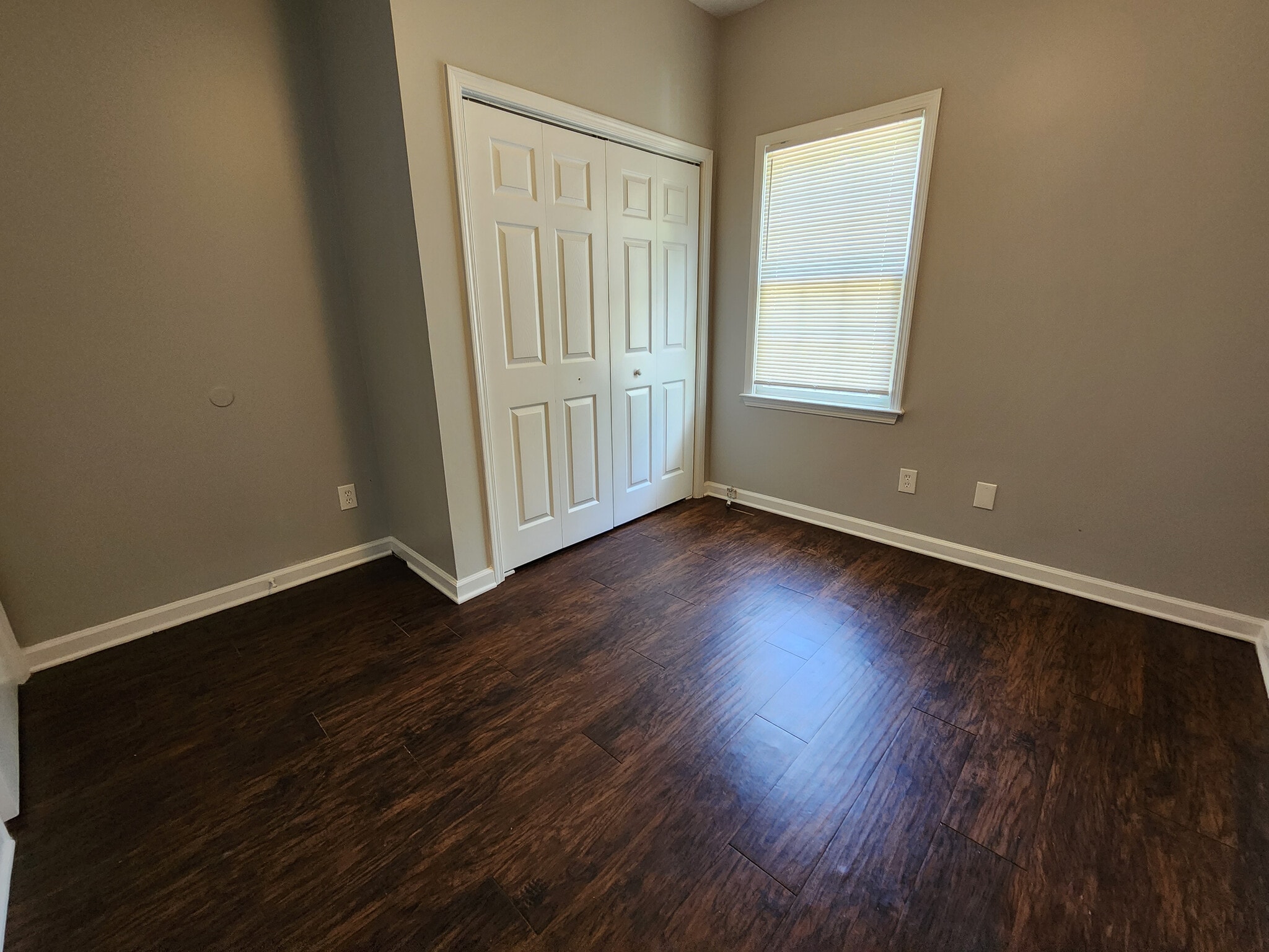 Building Photo - Room in Duplex on Hall St NW