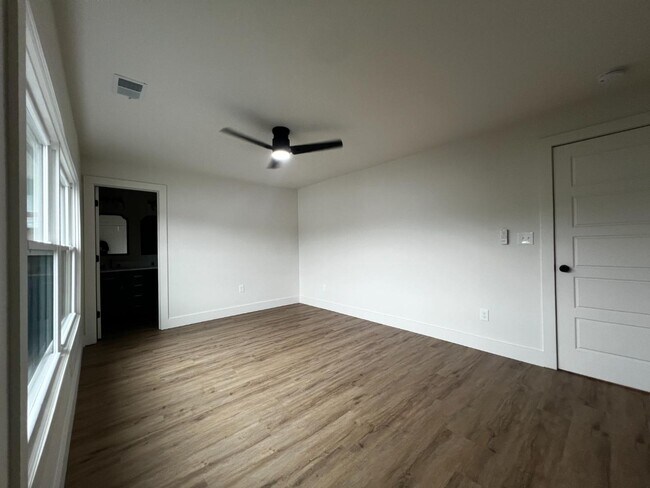 Building Photo - 3404 White Horse Rd