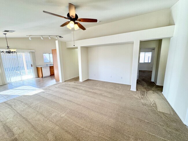 Building Photo - 3 Bedroom 2 Bath Single Level Home In Peor...