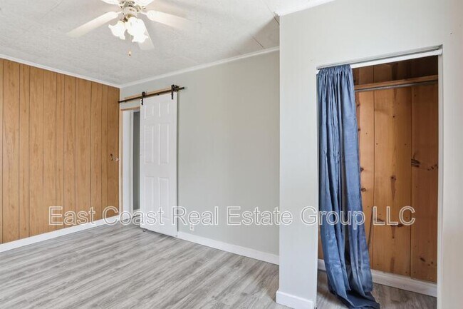 Building Photo - 327 N Mulberry St