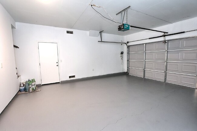 Building Photo - Beautiful 4 Bed 3 full bath Natomas Home!!