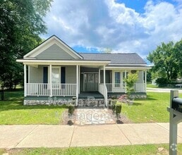 Building Photo - 102 W Lipham St