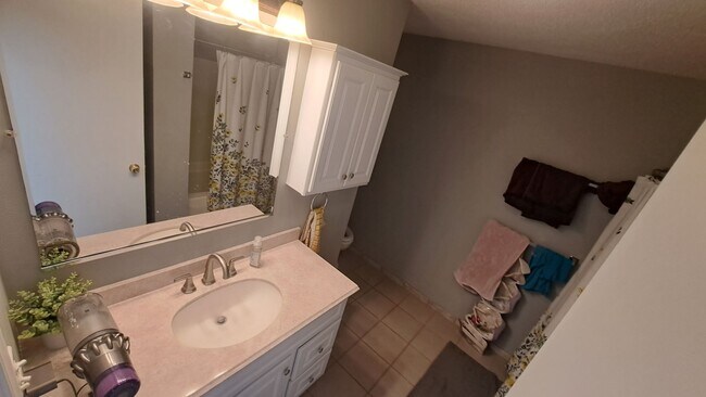 Building Photo - 1512