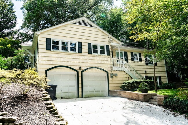 Building Photo - 3622 Hillvale Cir