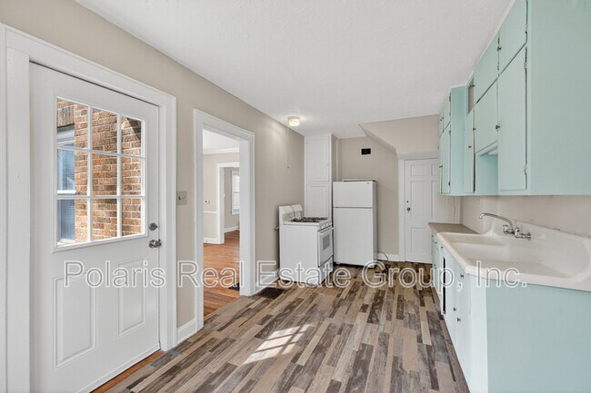 Building Photo - 715 E 60th St