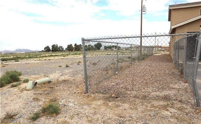 Building Photo - 200 S Mount Charleston Dr E