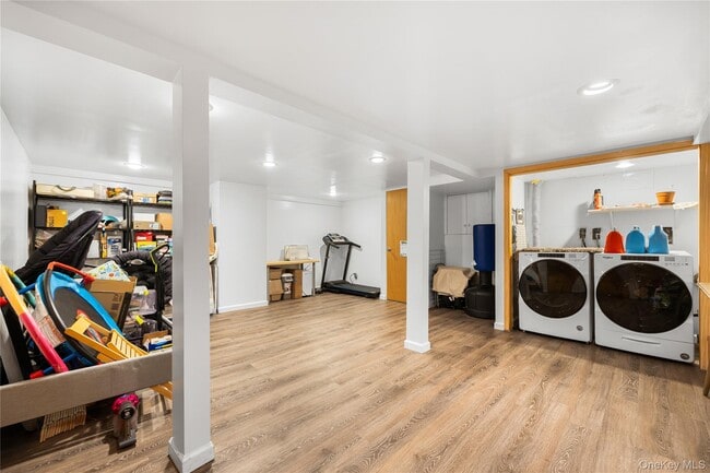 Building Photo - 2 York Ave