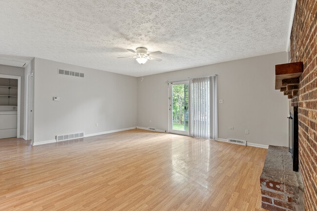 Building Photo - 1200 Tishoff Dr