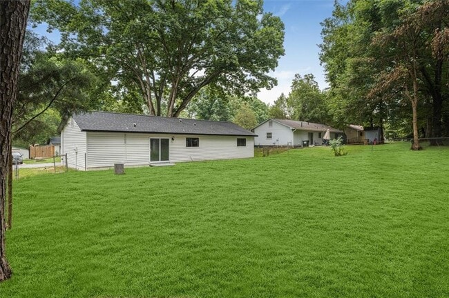 Building Photo - 6073 Fieldcrest Dr
